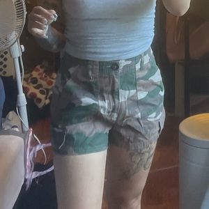 Camo cargo high waisted shorts